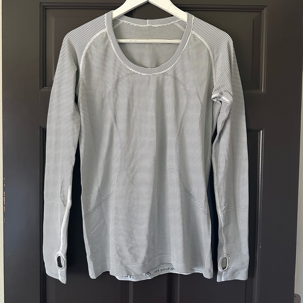 Lululemon Scoop Neck Swiftly Striped Shirt Hyper Stripe White 10 Black White
